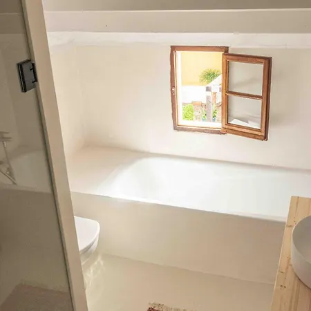 Pere Alcantara 40, 3 Bedroom House, Дом отдыха Сьюдадела