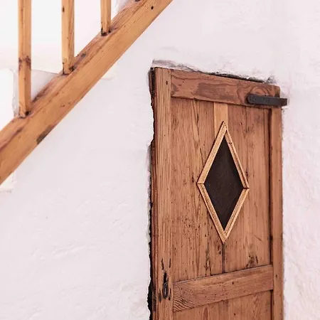 Pere Alcantara 40, 3 Bedroom House,