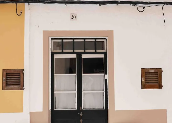 Pere Alcantara 40, 3 Bedroom House, *